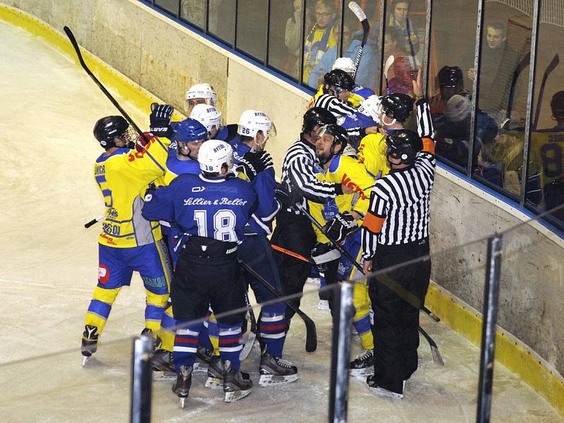 Hokejové derby Benešov - Vlašim 2:6.