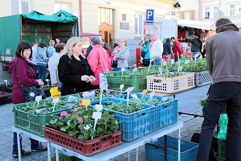 První farmářský trh v Benešově v roce 2018.