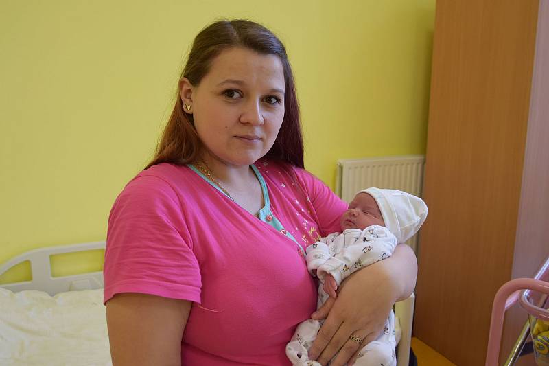 Emma Skrypnuk se manželům Varuně a Oleksandrovi narodila v benešovské nemocnici 25. dubna 2022 v 7.10 hodin, vážila 2890 gramů. Doma ve Vlašimi na ni čekal bratr Máťo (3).