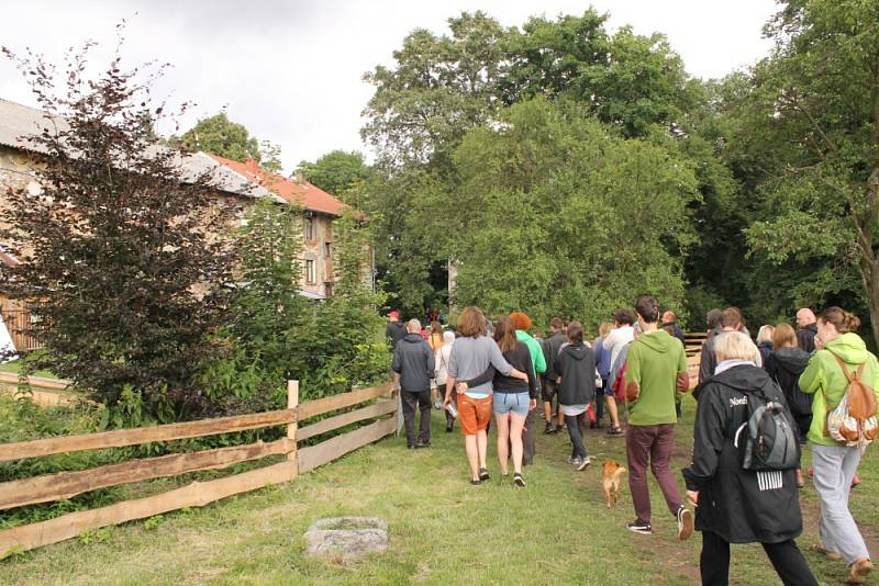 VlčkoviceFest stále pokračuje. Teprve až v neděli ráno se přítomní rozloučí bohoslužbou pod širým nebem.