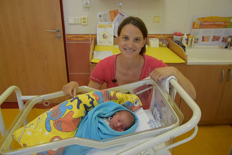 Damián Hlinka se Adéle Uchytilové a Martinu Hlinkovi narodil v benešovské nemocnici 13. října 2021 v 18.22 hodin, vážil 3600 gramů. Doma v Benešově na něj čekaly sestry Bela (4,5) a Elen  (1,5).