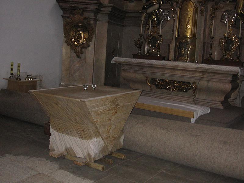 Kostel u sv.Anny se dočkal nového oltáře z pískovce - Benešovský deník