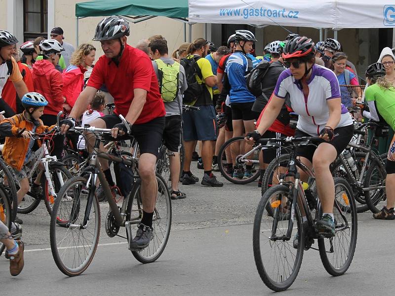 Blanický cyklorytíř 2016 startoval v Louňovicích pod Blaníkem. 