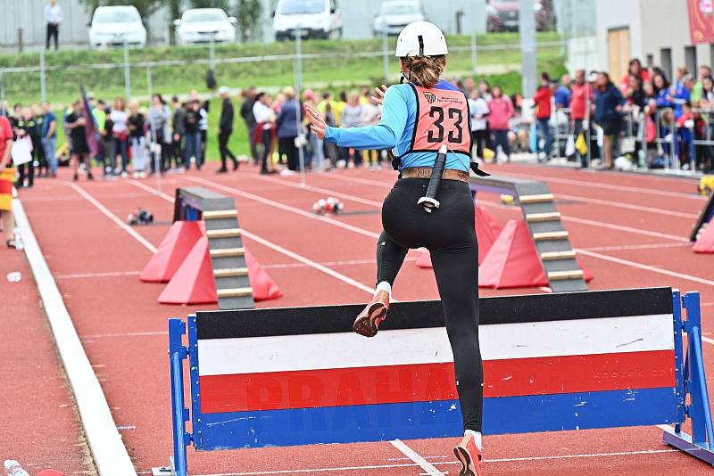 Mladí hasiči soutěžili v Benešově na Mistrovství České republiky v běhu na 60 metrů překážek.