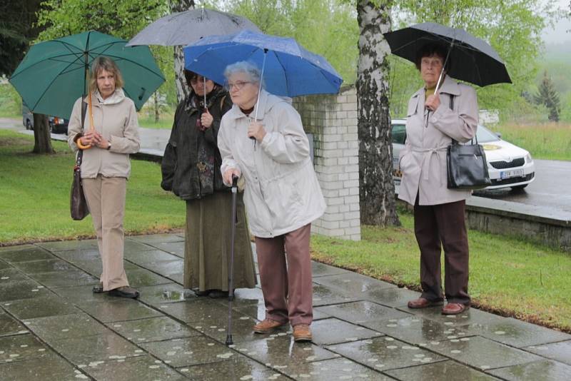 Pieta u mauzolea pod novým benešovským hřbitovem.