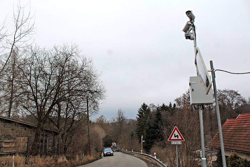 Radar na měření rychlosti v Dojetřicích, místní části města Sázavy.