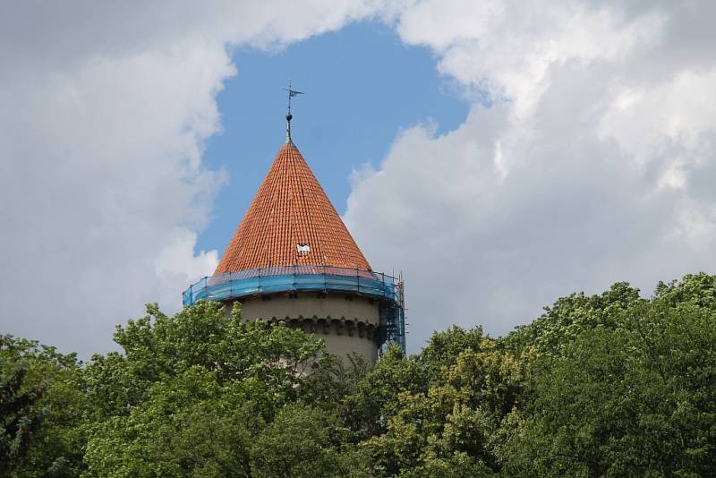 Oprava střechy velké věže zámku Konopiště.