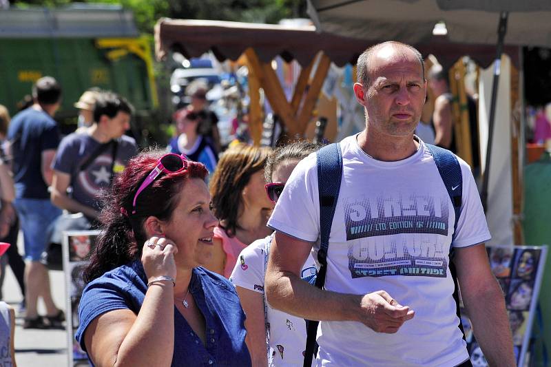 Stánky, lidová řemesla i spousty zábavy pro děti nabídl středověký jarmark v Českém Šternberku.