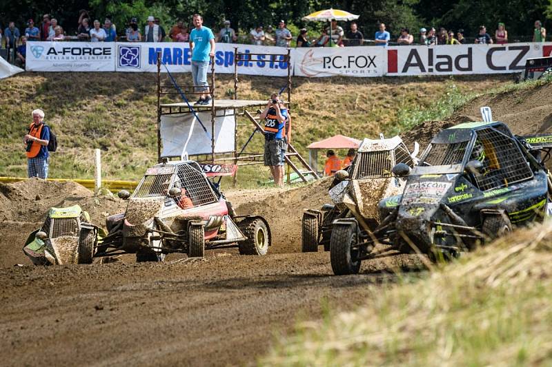 Mistrovství Zóny střední Evropy v autokrosu se uskutečnilo o víkendu 14. a 15. července v Poříčí nad Sázavou. O dramatické situace a kolize nebyla nouze.