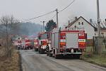 Požár střechy domku v Krňanech byl ohlášený v sobotu dopoledne v půl jedenácté, kdy už byla střecha zakouřená a bylo slyšet z podkroví praskání.