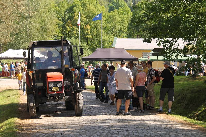 Vojenské technické muzeum se opět po roce velkolepě otevřelo veřejnosti. Dvacátou druhou sezonu zahájil průlet letounů i ukázka bitvy u Zborova.