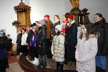 Dětský pěvecký sbor Domu dětí a mládeže Benešov zpíval v kostele sv. Klimenta.