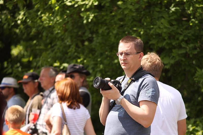 Vojenské technické muzeum se opět po roce velkolepě otevřelo veřejnosti. Dvacátou druhou sezonu zahájil průlet letounů i ukázka bitvy u Zborova.