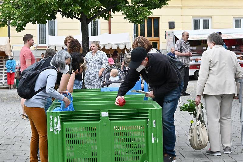 Ze druhých farmářských trhů na Masarykově náměstí v Benešově.