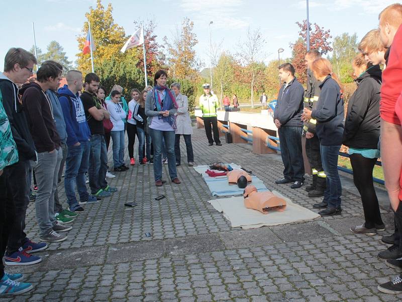 Studenti benešovských středních škol premiérově absolvovali projekt „Dožij se dvaceti". 