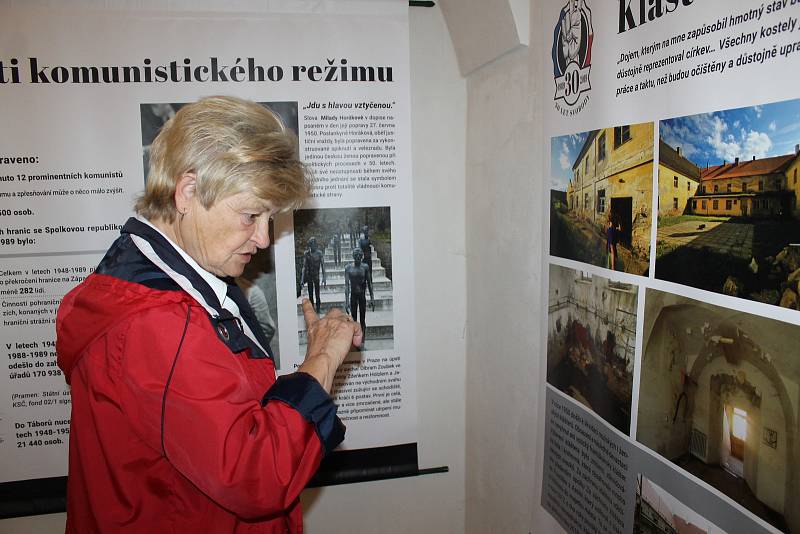 Vernisáž výstavy 30 let svobody v Kláštere sv. Františka z Assisi