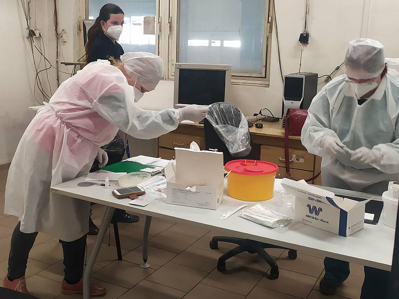Testování zaměstnanců na přítomnost koronaviru. Ilustrační foto
