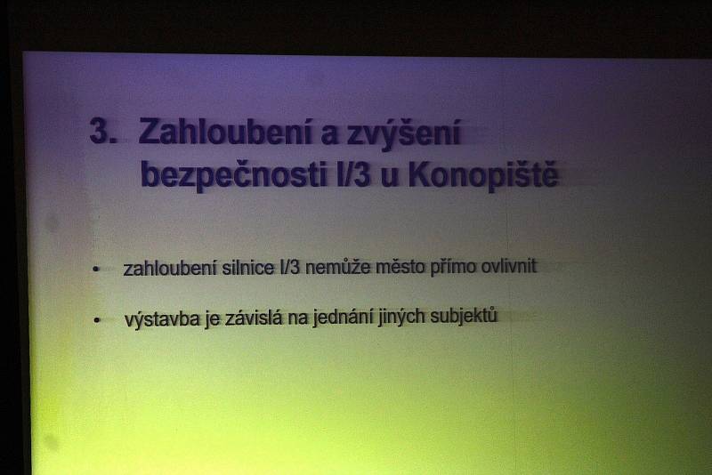 Veřejné fórum v Kulturním domě Karlov v Benešově.