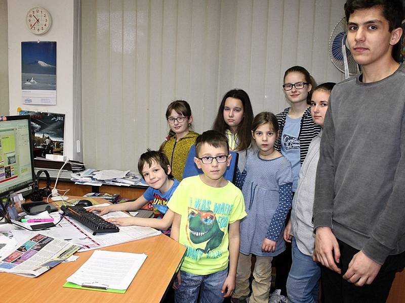 Děti ze ZŠ Postupice v redakci Benešovského deníku 23. února 2017.