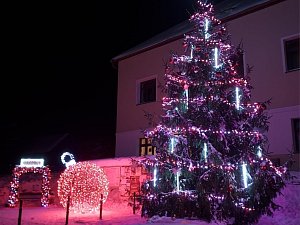 Vánoční strom v Kozmicích.