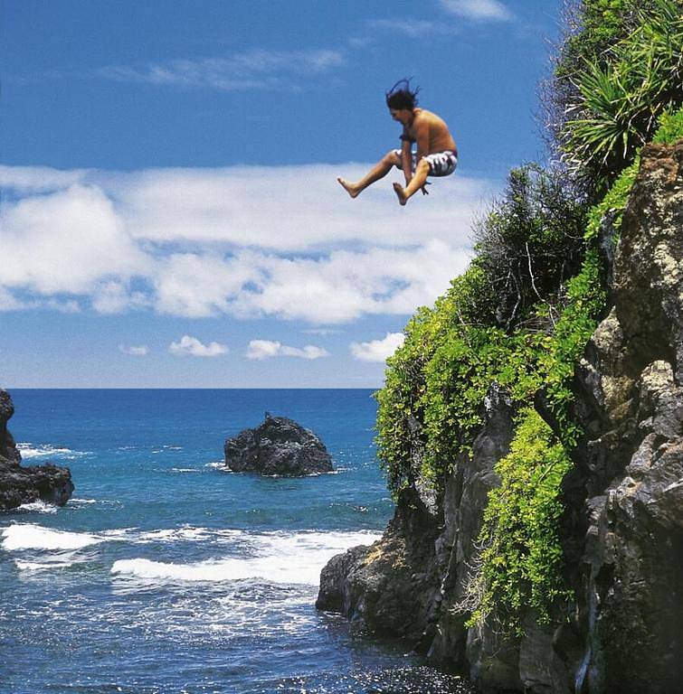 Známý cestovatel, fotograf a spisovatel Leoš Šimánek společně s manželkou, synem a dcerou navštívil všech šest hlavních havajských ostrovů a z exotické cesty pořídil stovky snímků