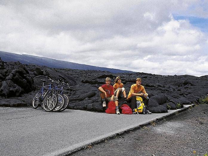 Známý cestovatel, fotograf a spisovatel Leoš Šimánek společně s manželkou, synem a dcerou navštívil všech šest hlavních havajských ostrovů a z exotické cesty pořídil stovky snímků