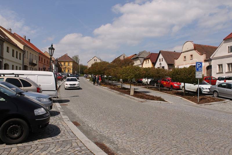 Májové slavnosti ve Vlašimi navštívila se svým vystoupením i zpěvačka Helena Vondráčková či zpěvák Janek Ledecký. Město Vlašim nabídlo na prvního máje příchozím doopravdy různorodý a bohatý program.