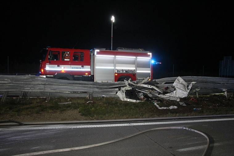 Hromadná nehoda na dálnici D1 v prostoru křižovatky Psáře na 49. kilometru ve směru do Brna.