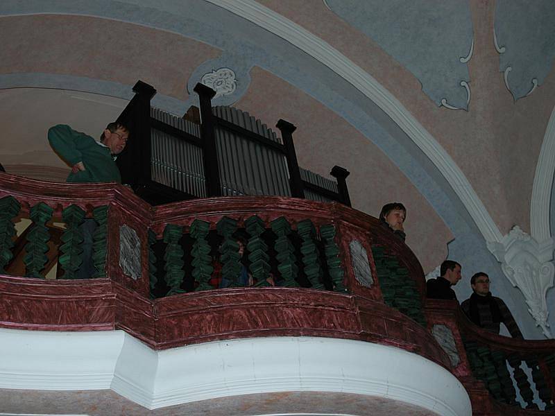 Svěcení kaple Nejsvětější Trojice na Komorním Hrádku.