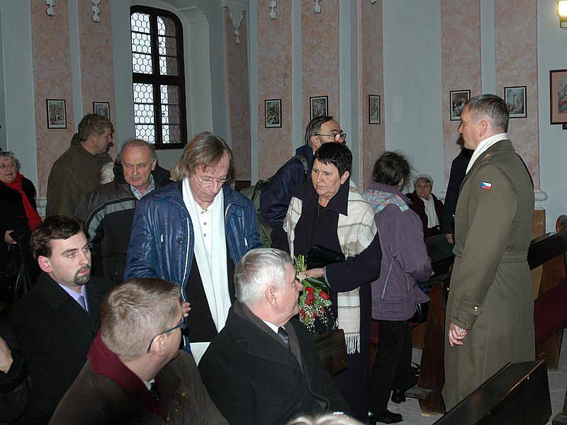 Svěcení kaple Nejsvětější Trojice na Komorním Hrádku.