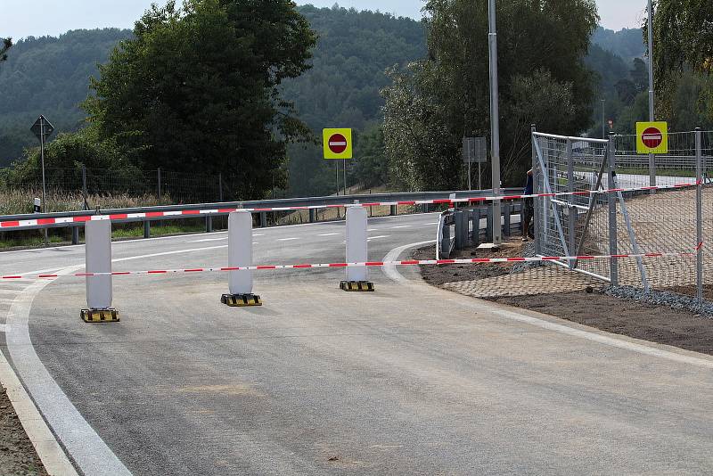 Zmodernizovaná dálniční odpočívka Střechov před dokončením.