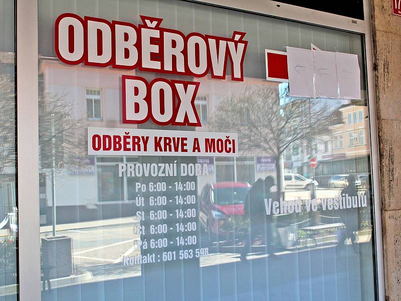 Odběrový box v Benešově.