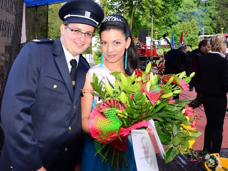 Z šatny a zákulisí volby Miss hasička Středočeského kraje 2013 na Konopišti.