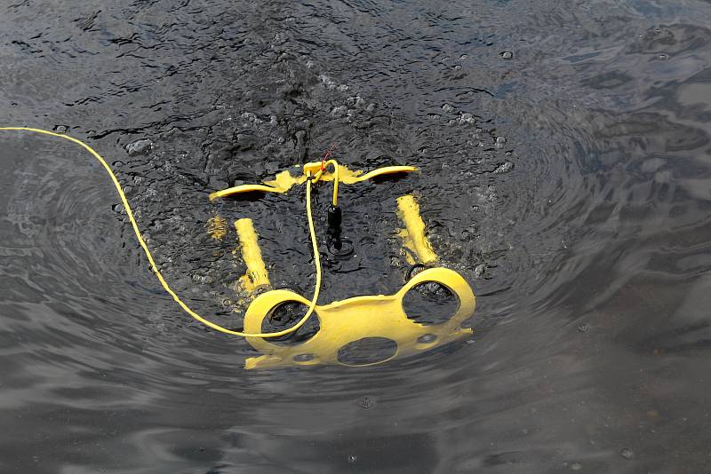 Podvodní dron slouží Poříčnímu oddělení Policie ČR Slapy už několik měsíců.