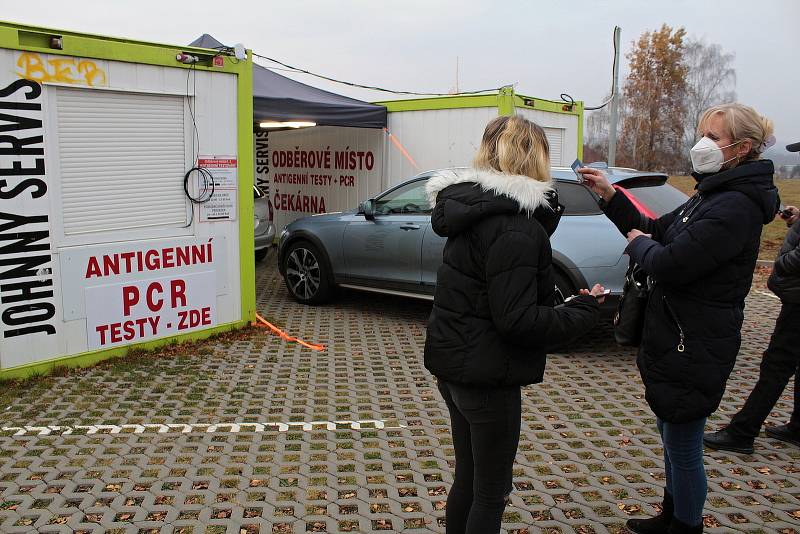 Z testovacího místa v areálu Nemocnice Rudolfa a Stefanie v Benešově.