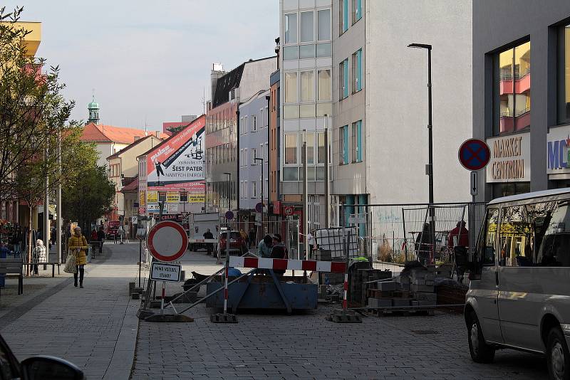 Rekonstrukce dlážděné vozovky v Tyršově ulici v Benešově.