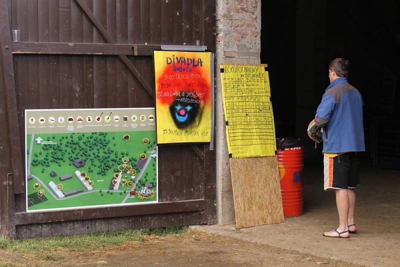 VlčkoviceFest stále pokračuje. Teprve až v neděli ráno se přítomní rozloučí bohoslužbou pod širým nebem.