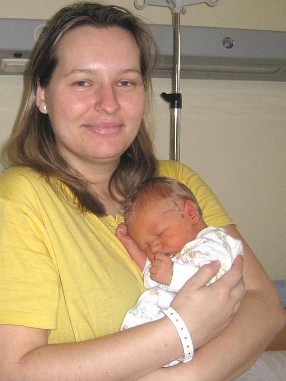 Manželům Pořádkovým z Kamenice se 2. února ve 23.57 narodil syn Tomáš, který po porodu vážil 3,05 kg a měřil 50 cm.