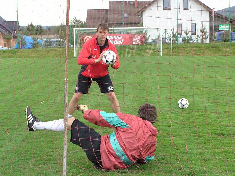 Michal Petrouš, trenér Slavie Praha, trénoval díky projektu Gambrinus Kopeme za fotbal, SK Olbramovice. 