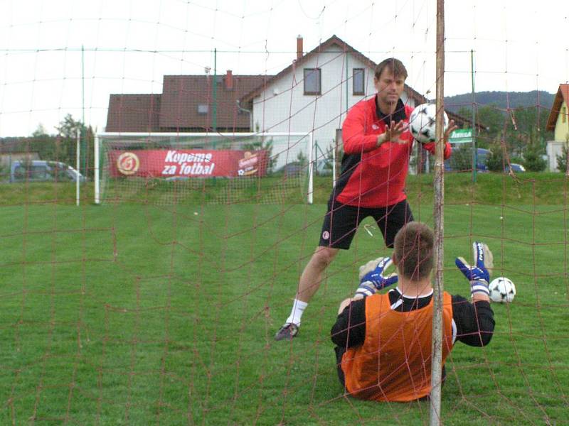 Michal Petrouš, trenér Slavie Praha, trénoval díky projektu Gambrinus Kopeme za fotbal, SK Olbramovice. 