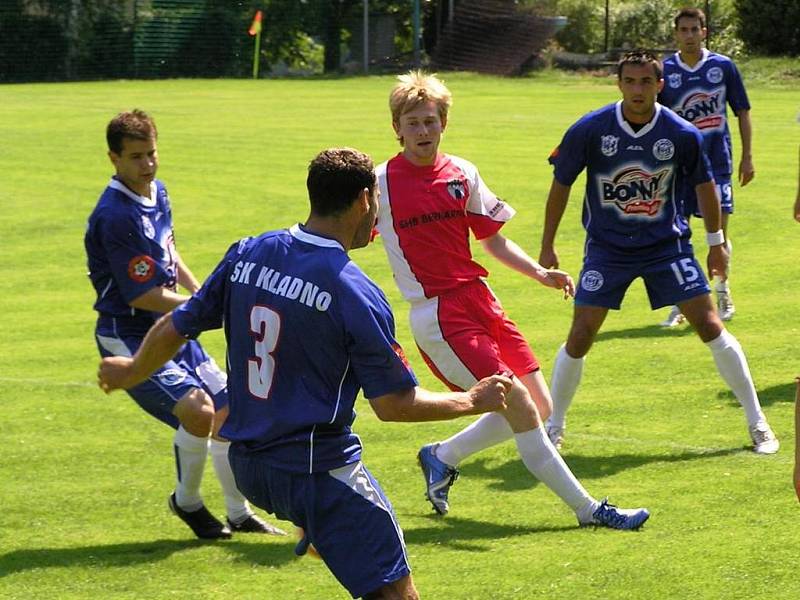 Třetiligový FC Graffin Vlašim dokázal ve středečním dopoledním fotbalovém zápase v Kácově remizovat s prvoligovým celkem SK Kladno, když v závěru smazal dvoubrankové manko