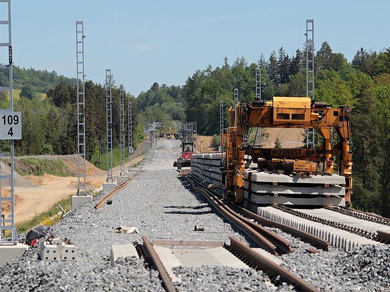 Stavba IV. železničního tranzitního koridoru u Heřmaniček 19. května 2022.