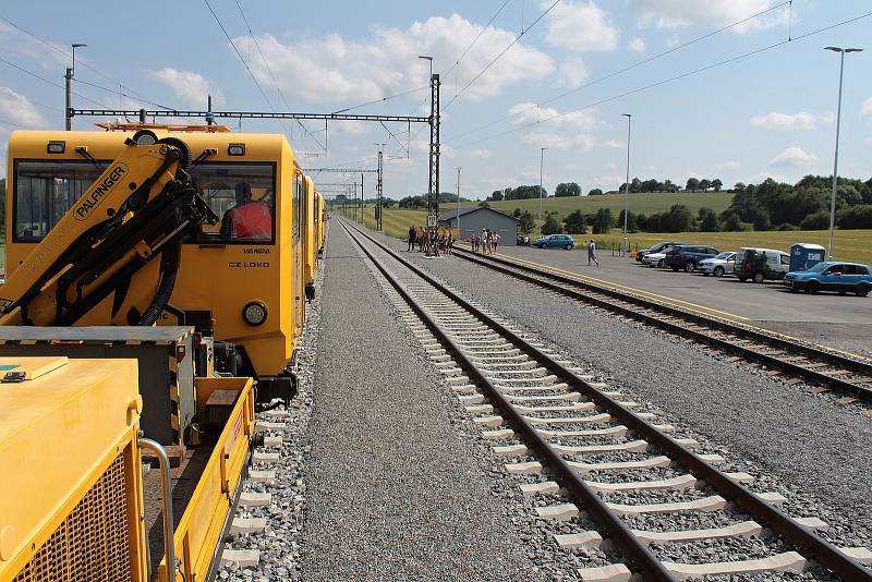 Ze slavnostního otevření úseku IV. železničního tranzitního koridou mezi Voticemi a Sudoměřicemi.