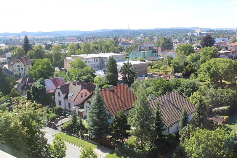 Stavba nové ZŠ a PŠ Benešov Hodějovského ulici.