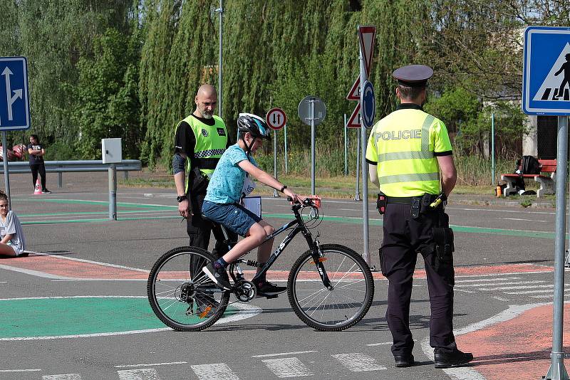 Z okresního kola Dopravní soutěže mladých cyklistů v Benešově.