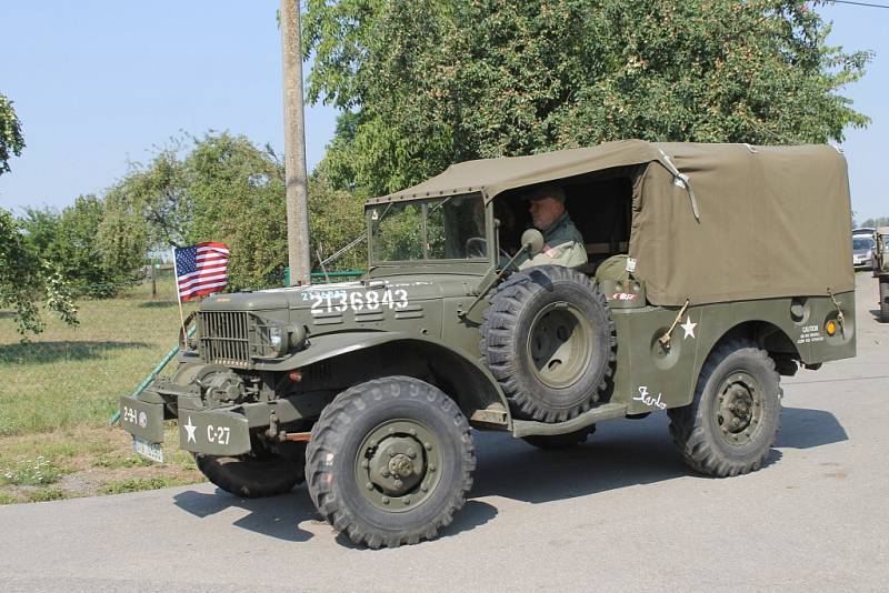 Deváté setkání příznivců US Army v Drahňovicích. 