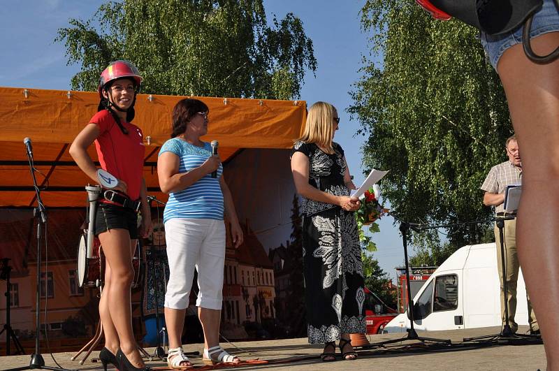 Hasičky Markéta Járková a Martina Papíková v Polsku reprezentovaly Benešovsko při soutěži o titul evropské Miss.