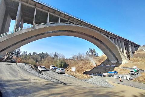 Rekonstrukce mostu Šmejkalka na 24 km dálnice D1.