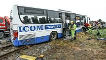 Ke srážce vlaku s autobusem došlo u Struhařova na Benešovsku v neděli 14. června.