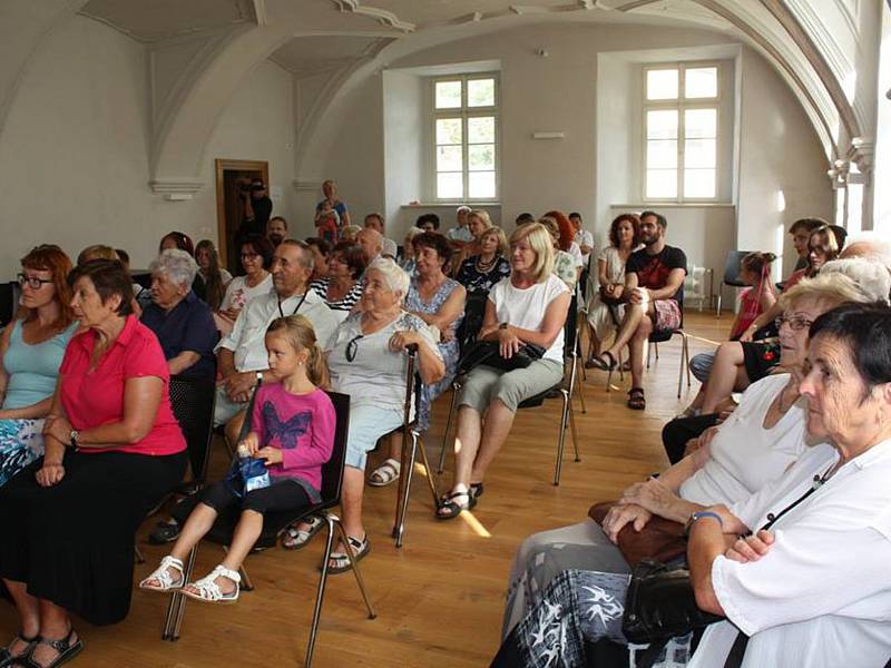 Umělkyně Ljuba Vítkovská vytvořila soubor výtvarných děl, které nesou na výstavě titul Píseň lásky.